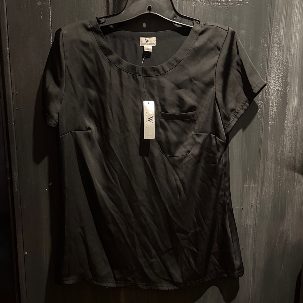 New JCPenney Worthington Women's Black Top Size Medium Short Sleeve Shirt Shiny